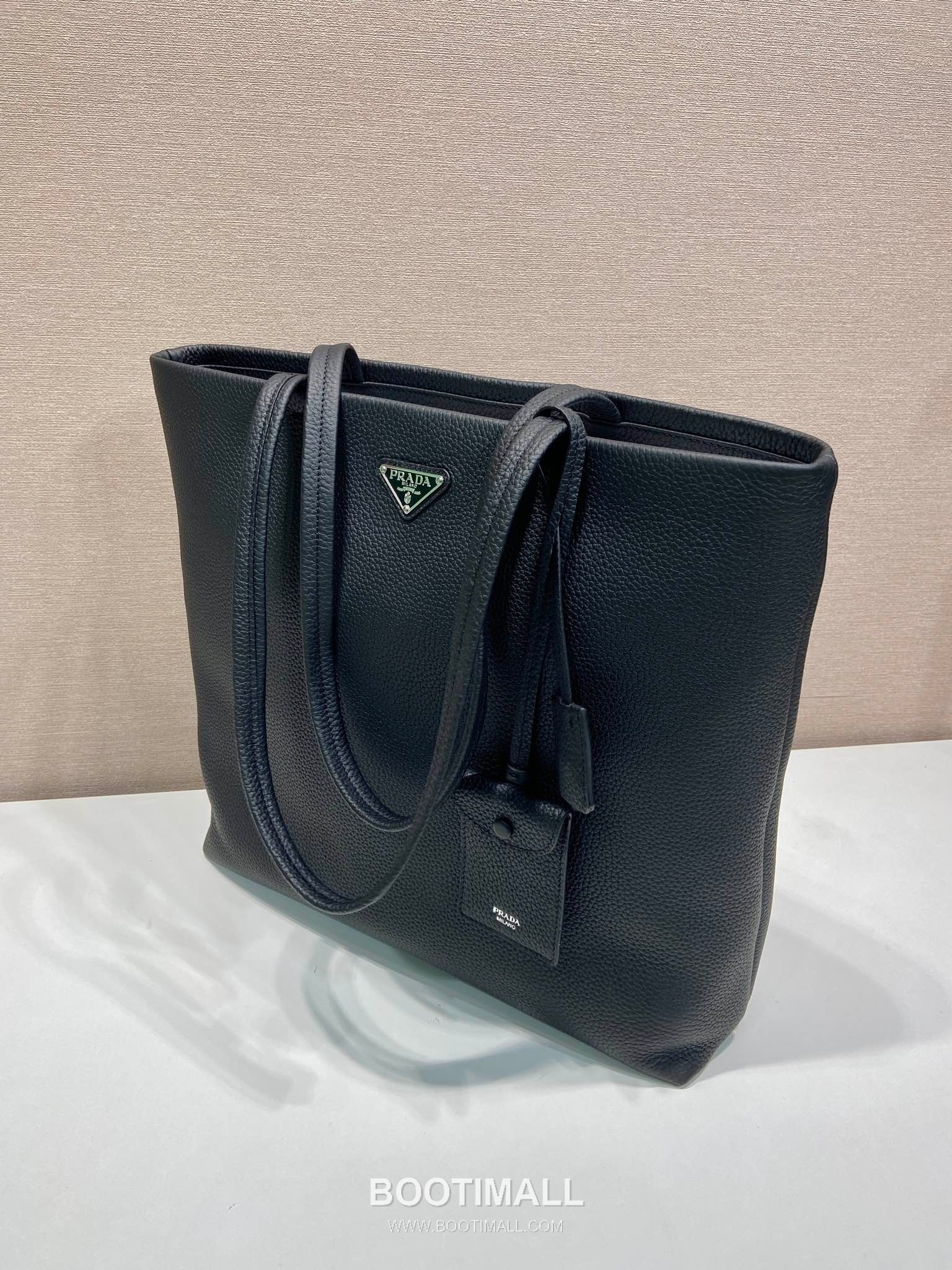 Prada Deer Grain Leather Tote Bag with Enamel Triangle Logo and Name Tag 프라다 디어 그레인 레더 삼각로고 네임태그 토트백 2VG130 38cm 2