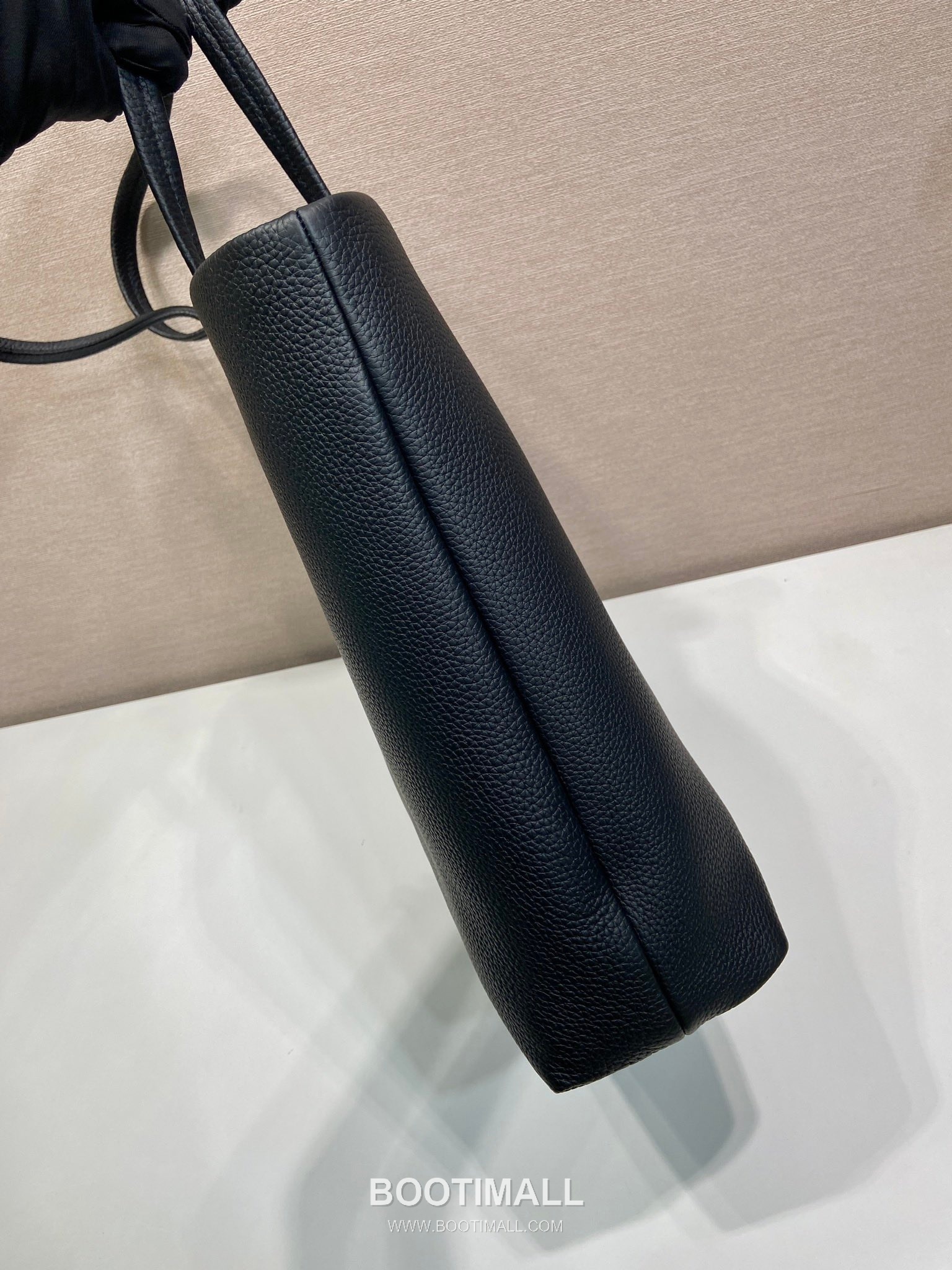 Prada Deer Grain Leather Tote Bag with Enamel Triangle Logo and Name Tag 프라다 디어 그레인 레더 삼각로고 네임태그 토트백 2VG130 38cm 6