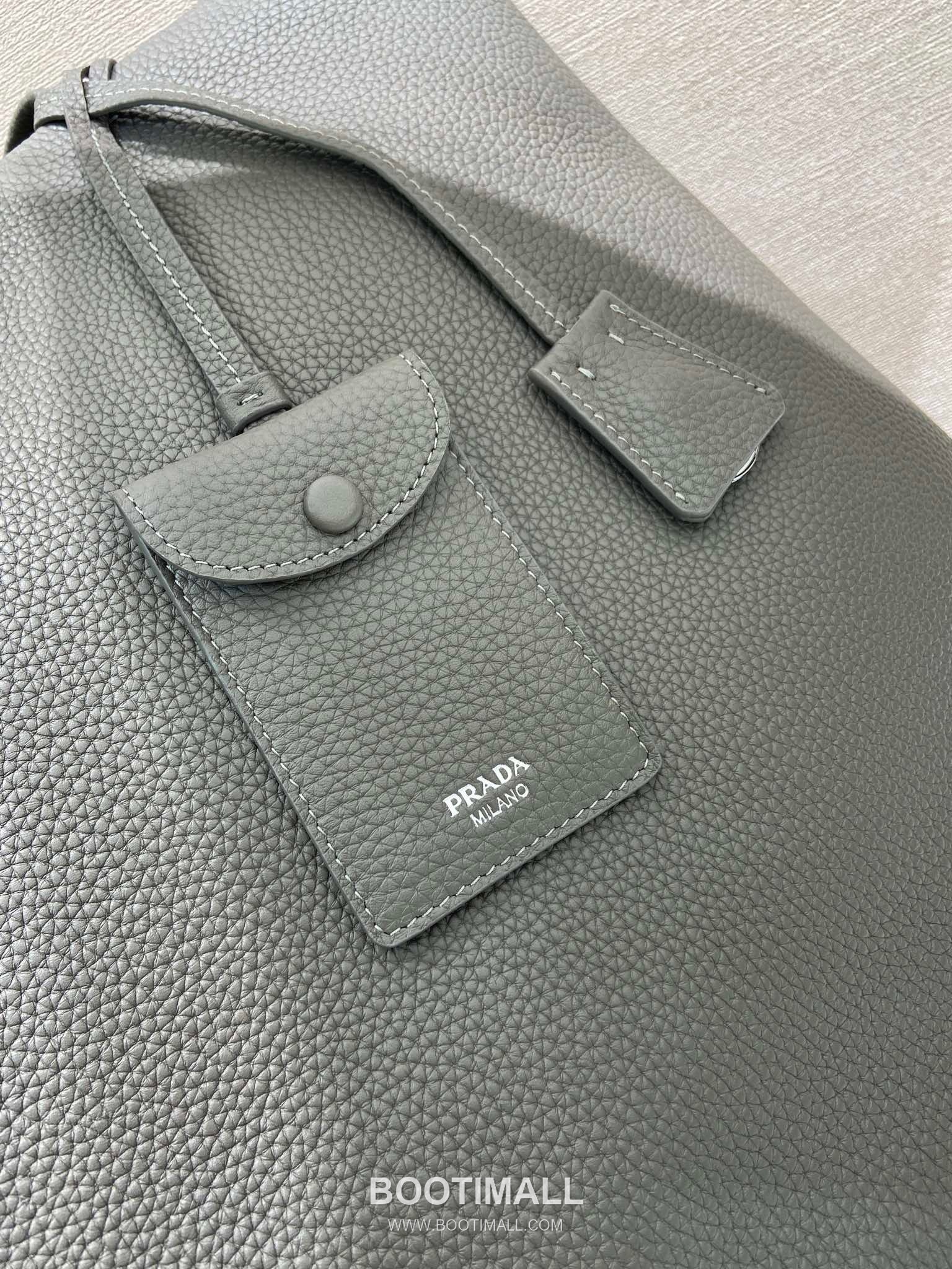 Prada Deer Grain Leather Tote Bag with Enamel Triangle Logo and Name Tag 프라다 디어 그레인 레더 삼각로고 네임태그 토트백 2VG130 38cm 6
