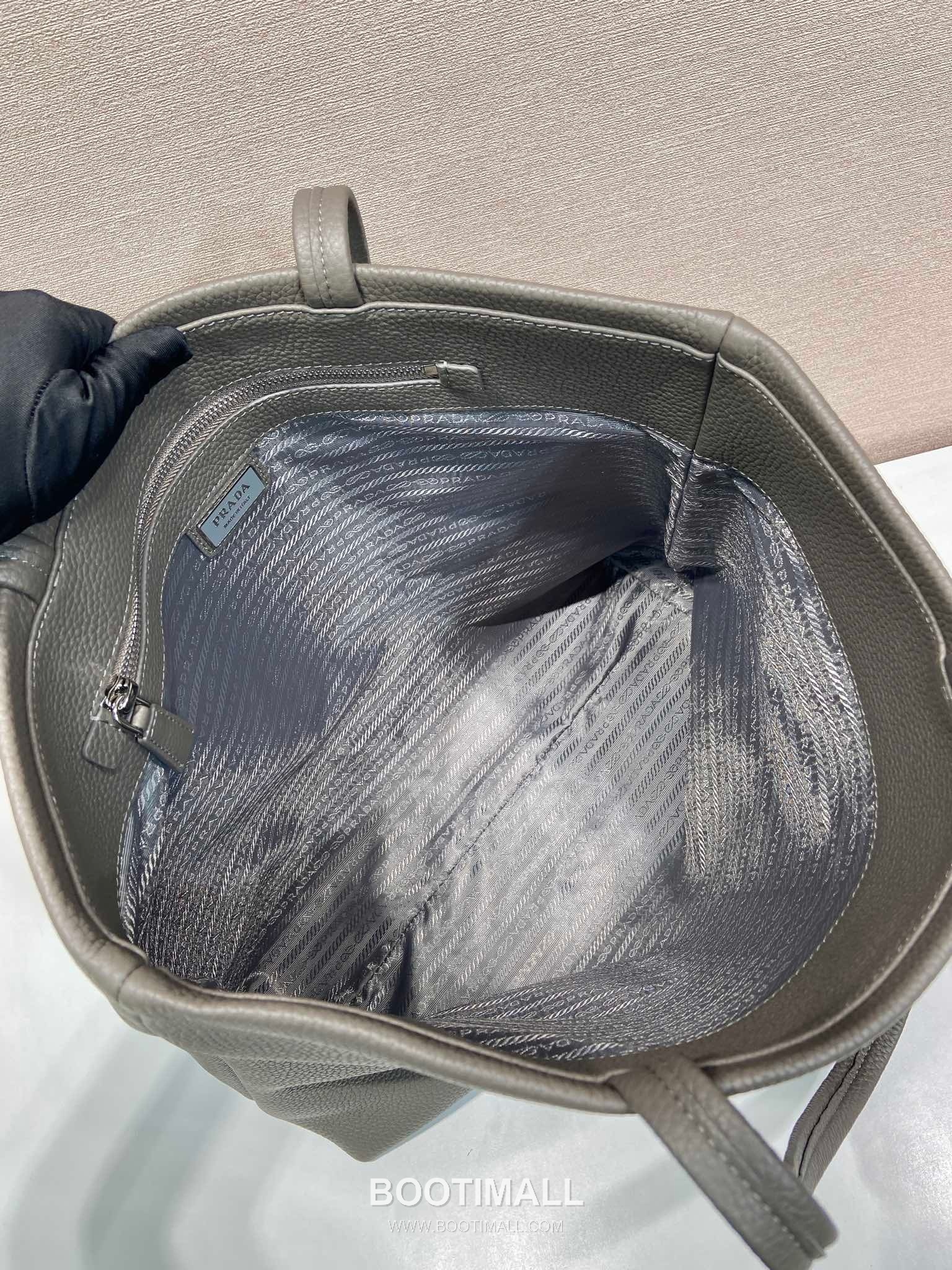 Prada Deer Grain Leather Tote Bag with Enamel Triangle Logo and Name Tag 프라다 디어 그레인 레더 삼각로고 네임태그 토트백 2VG130 38cm 8