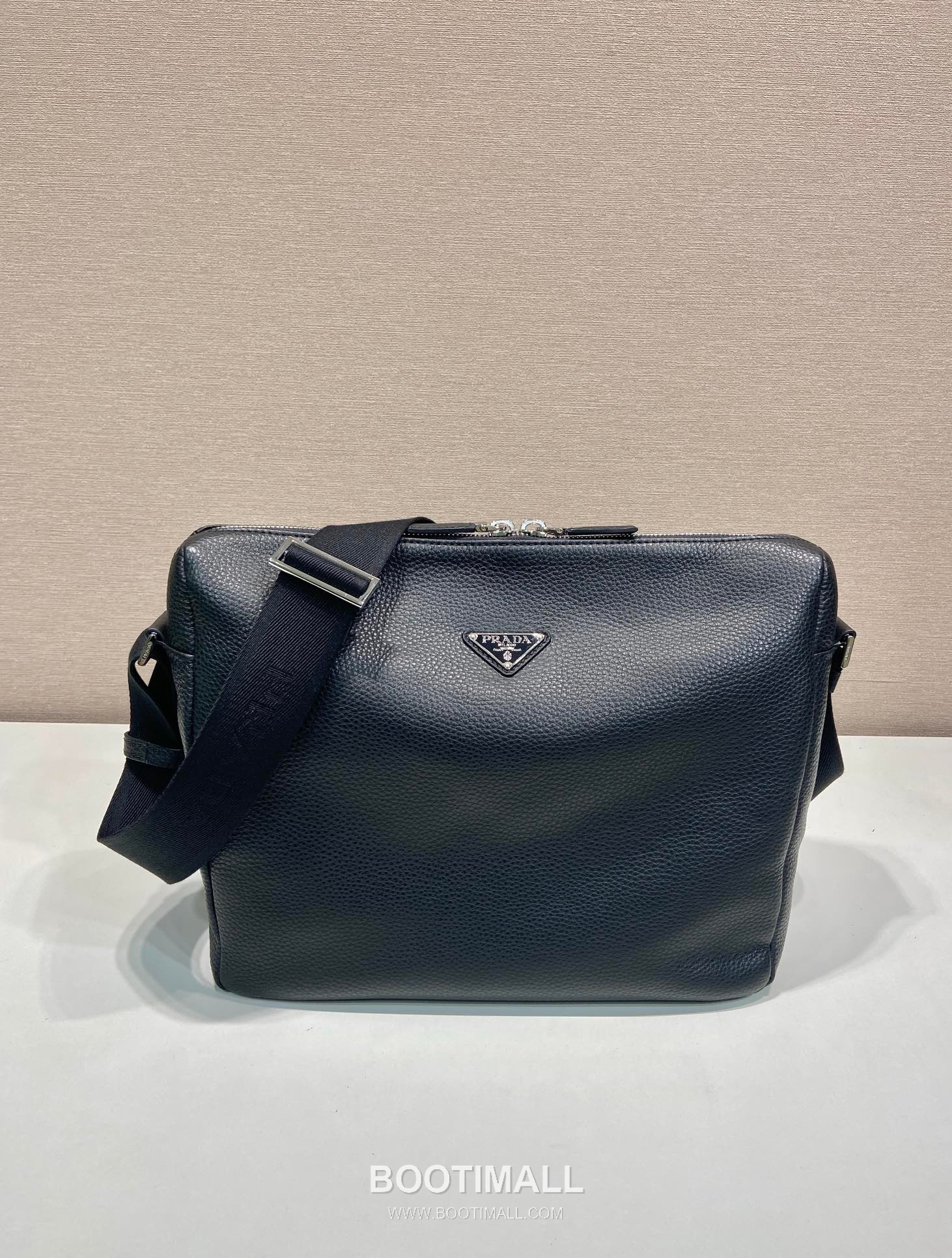 Prada Leather Messenger Bag with Woven Strap and Zip Closure 프라다 레더 우븐 스트랩 지퍼 메신저백 2VH182 31.5cm 1