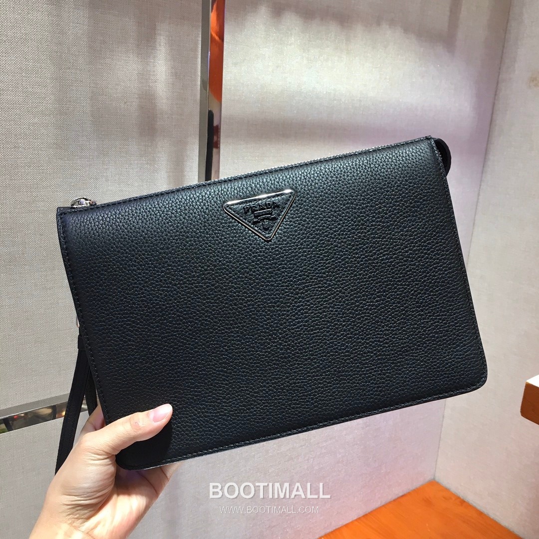 Prada Calfskin Clutch Bag with Card Slots and Enamel Triangle Logo 프라다 카프스킨 카드슬롯 삼각로고 클러치백 2VF001 26cm 1