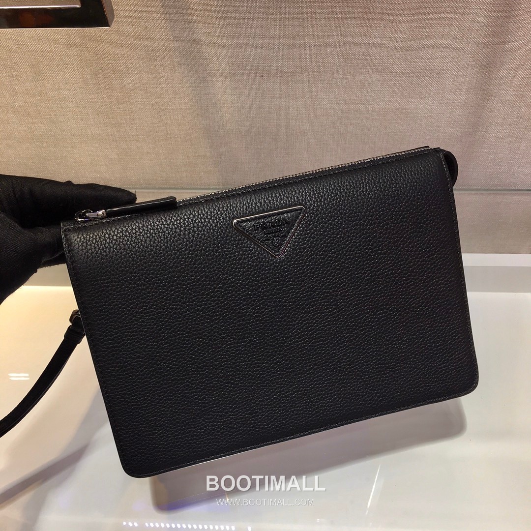 Prada Calfskin Clutch Bag with Card Slots and Enamel Triangle Logo 프라다 카프스킨 카드슬롯 삼각로고 클러치백 2VF001 26cm 2
