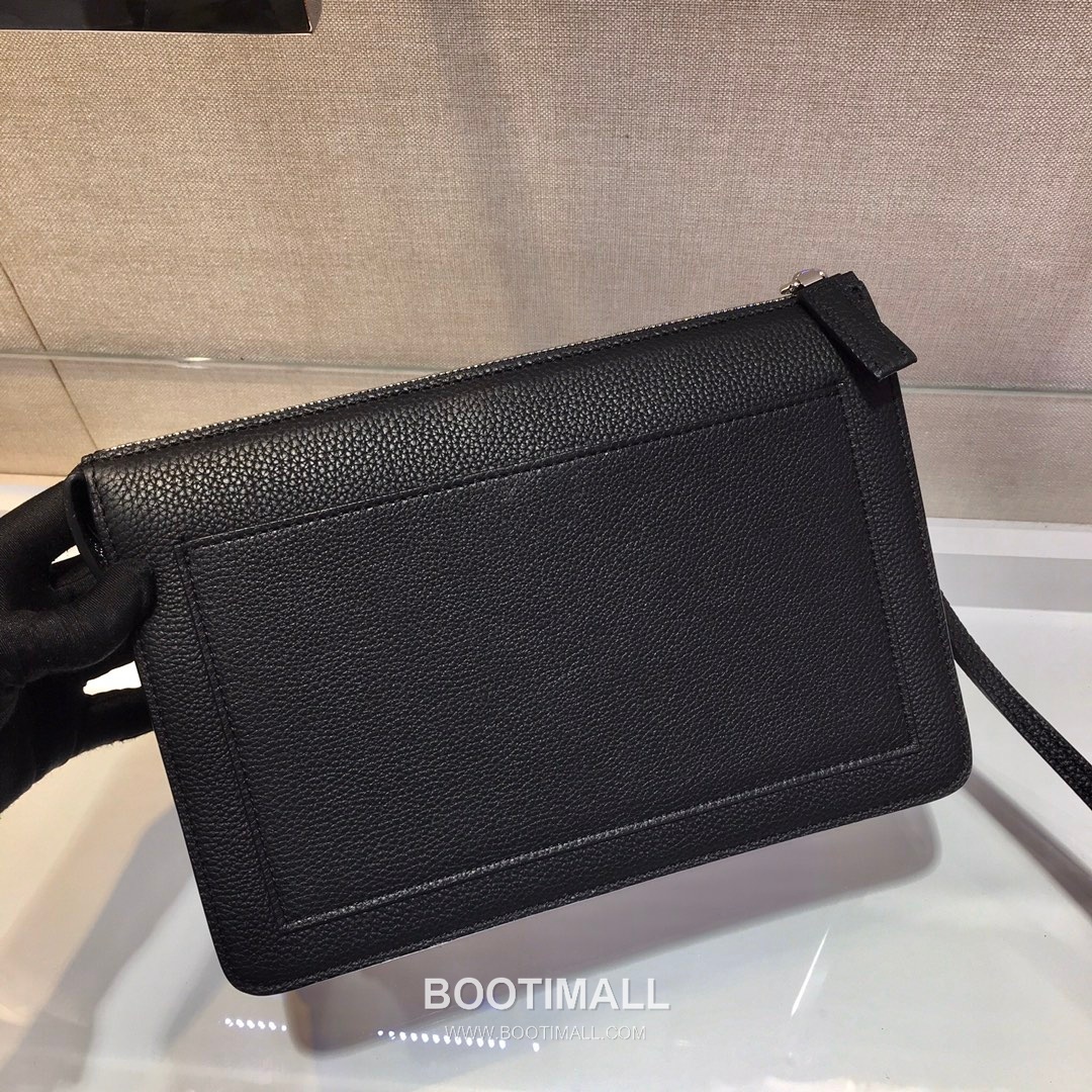 Prada Calfskin Clutch Bag with Card Slots and Enamel Triangle Logo 프라다 카프스킨 카드슬롯 삼각로고 클러치백 2VF001 26cm 4
