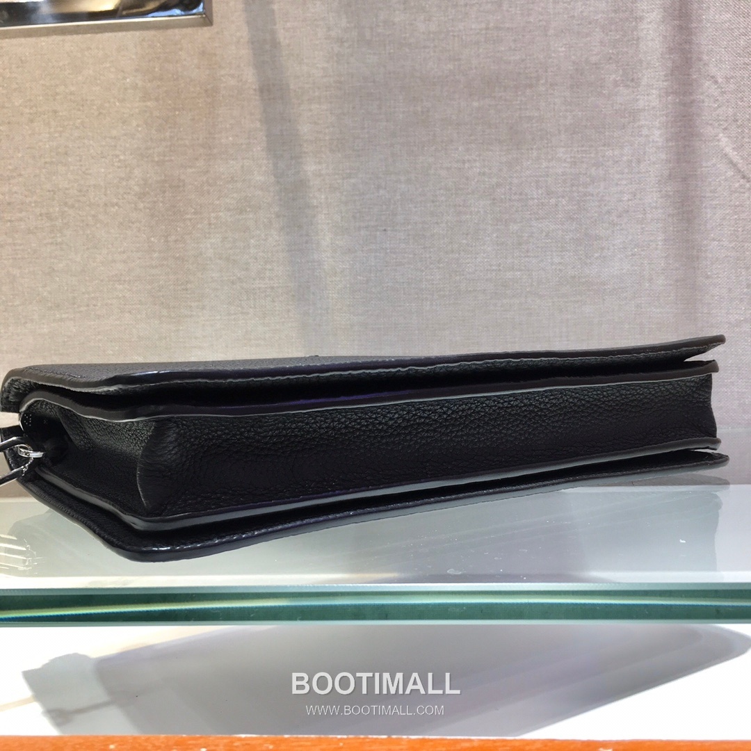 Prada Calfskin Clutch Bag with Card Slots and Enamel Triangle Logo 프라다 카프스킨 카드슬롯 삼각로고 클러치백 2VF001 26cm 6