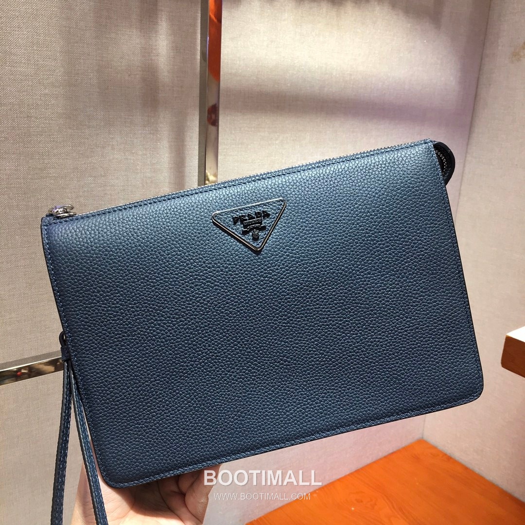 Prada Calfskin Clutch Bag with Card Slots and Enamel Triangle Logo 프라다 카프스킨 카드슬롯 삼각로고 클러치백 2VF001E 26cm 1