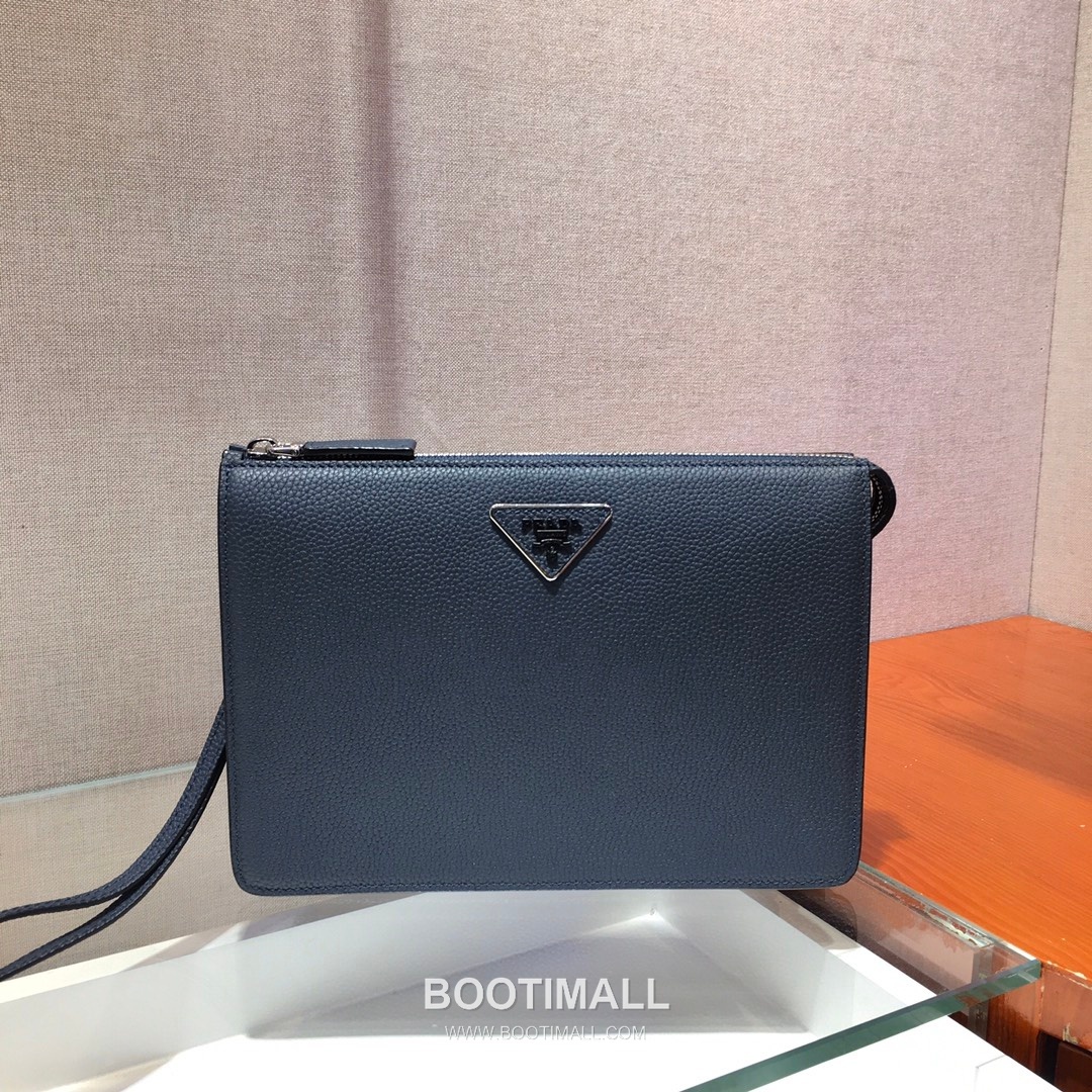 Prada Calfskin Clutch Bag with Card Slots and Enamel Triangle Logo 프라다 카프스킨 카드슬롯 삼각로고 클러치백 2VF001E 26cm 2