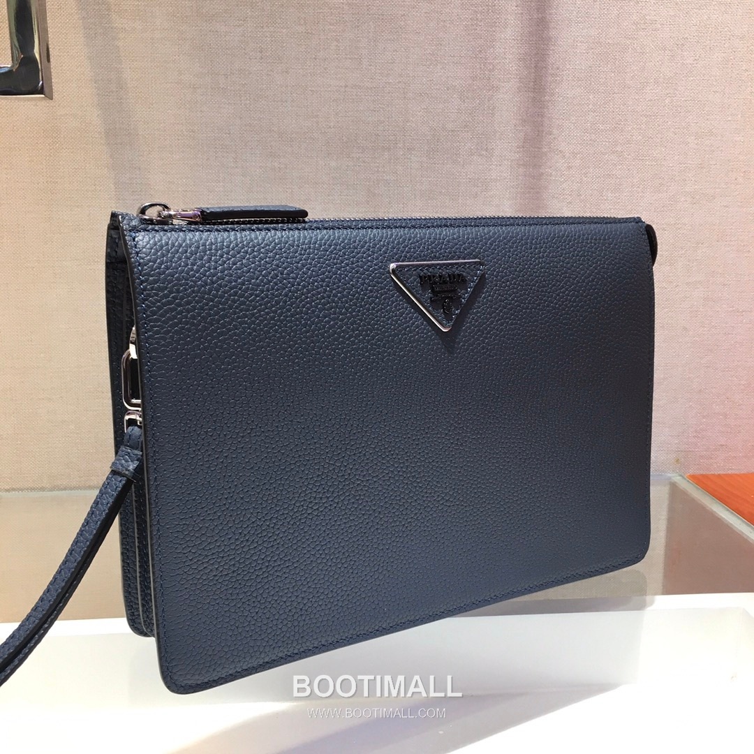 Prada Calfskin Clutch Bag with Card Slots and Enamel Triangle Logo 프라다 카프스킨 카드슬롯 삼각로고 클러치백 2VF001E 26cm 3