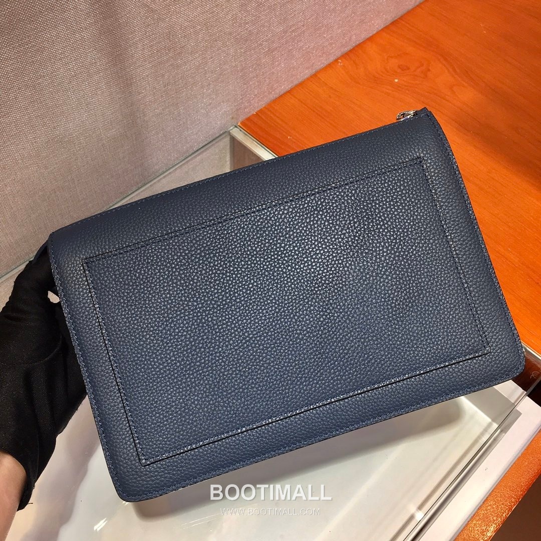 Prada Calfskin Clutch Bag with Card Slots and Enamel Triangle Logo 프라다 카프스킨 카드슬롯 삼각로고 클러치백 2VF001E 26cm 4