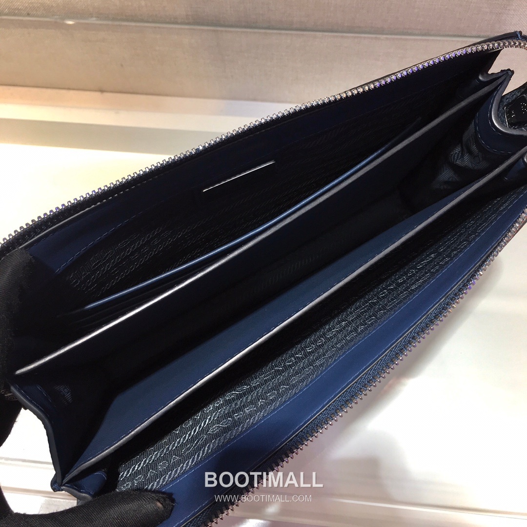 Prada Calfskin Clutch Bag with Card Slots and Enamel Triangle Logo 프라다 카프스킨 카드슬롯 삼각로고 클러치백 2VF001E 26cm 7