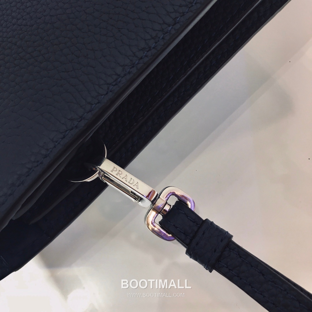 Prada Calfskin Clutch Bag with Card Slots and Enamel Triangle Logo 프라다 카프스킨 카드슬롯 삼각로고 클러치백 2VF001E 26cm 8