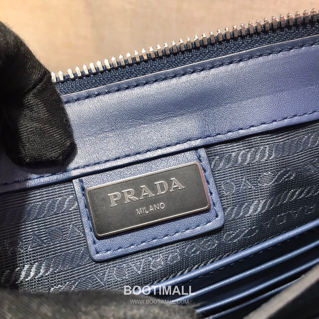 Prada Calfskin Clutch Bag with Card Slots and Enamel Triangle Logo 프라다 카프스킨 카드슬롯 삼각로고 클러치백 2VF001E 26cm 9