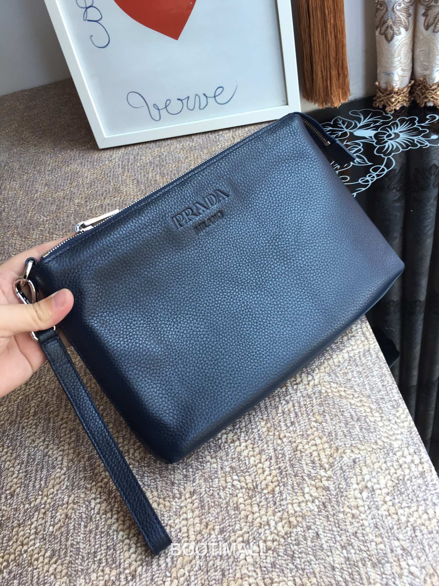 Prada Deer Grain Leather Clutch Bag with Logo Detail 프라다 디어 그레인 레더 로고 클러치백 29cm 2