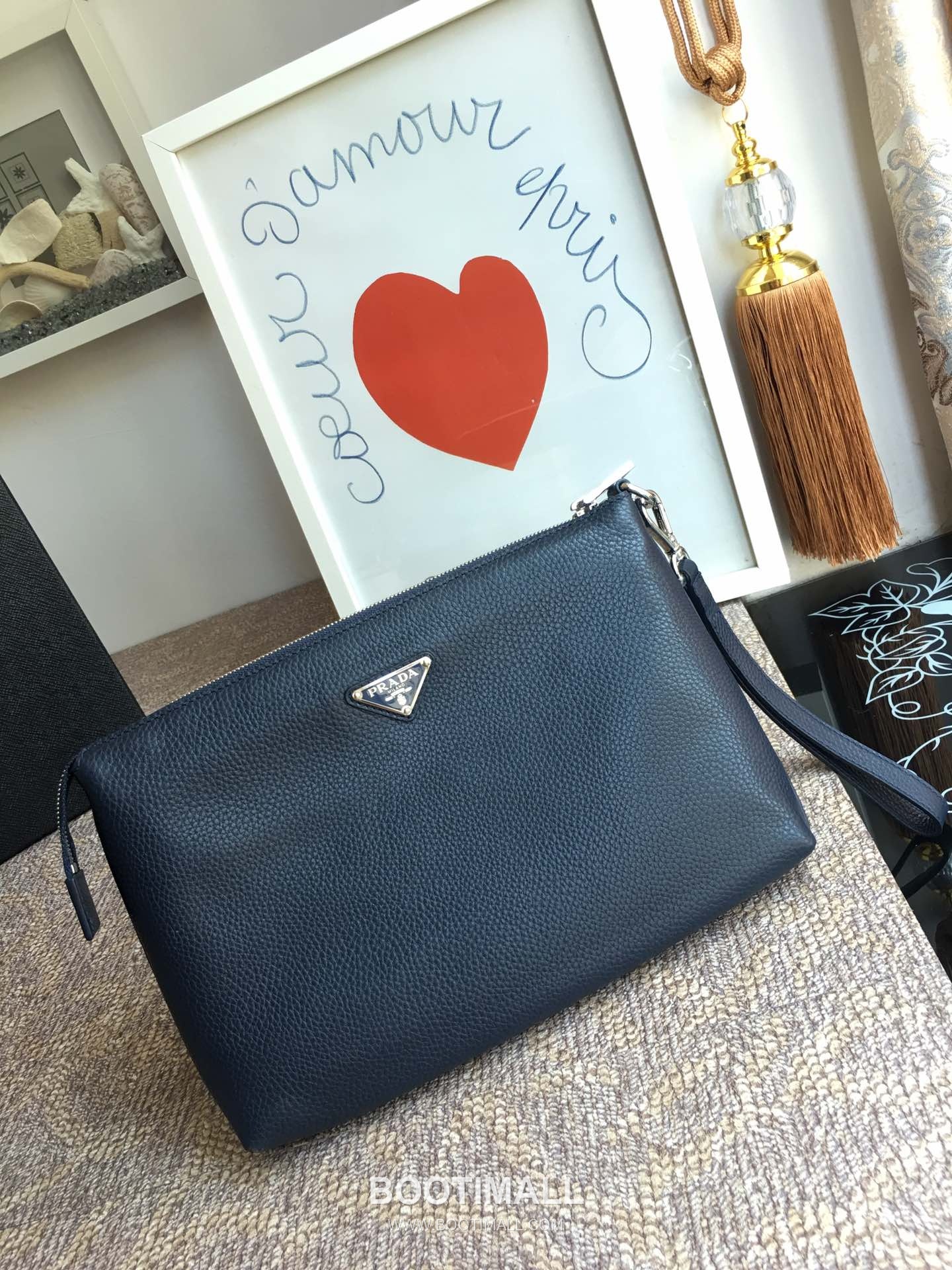 Prada Deer Grain Leather Clutch Bag with Logo Detail 프라다 디어 그레인 레더 로고 클러치백 29cm 4