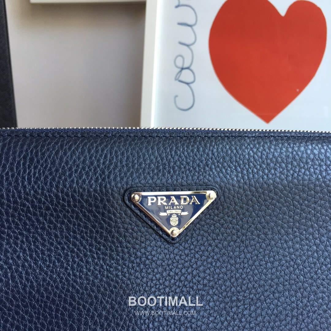 Prada Deer Grain Leather Clutch Bag with Logo Detail 프라다 디어 그레인 레더 로고 클러치백 29cm 5