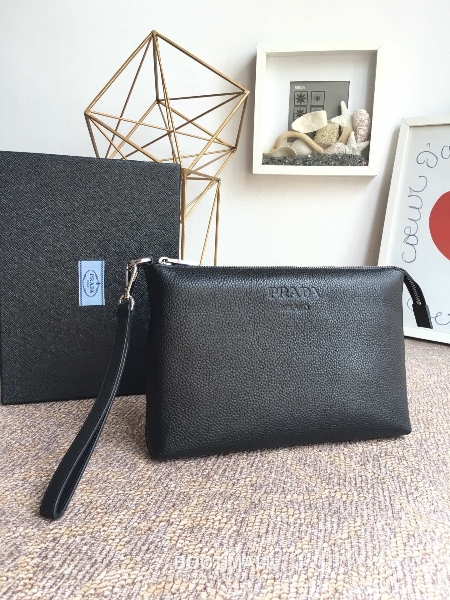 Prada Deer Grain Leather Clutch Bag with Logo Detail 프라다 디어 그레인 레더 로고 클러치백 29cm 1