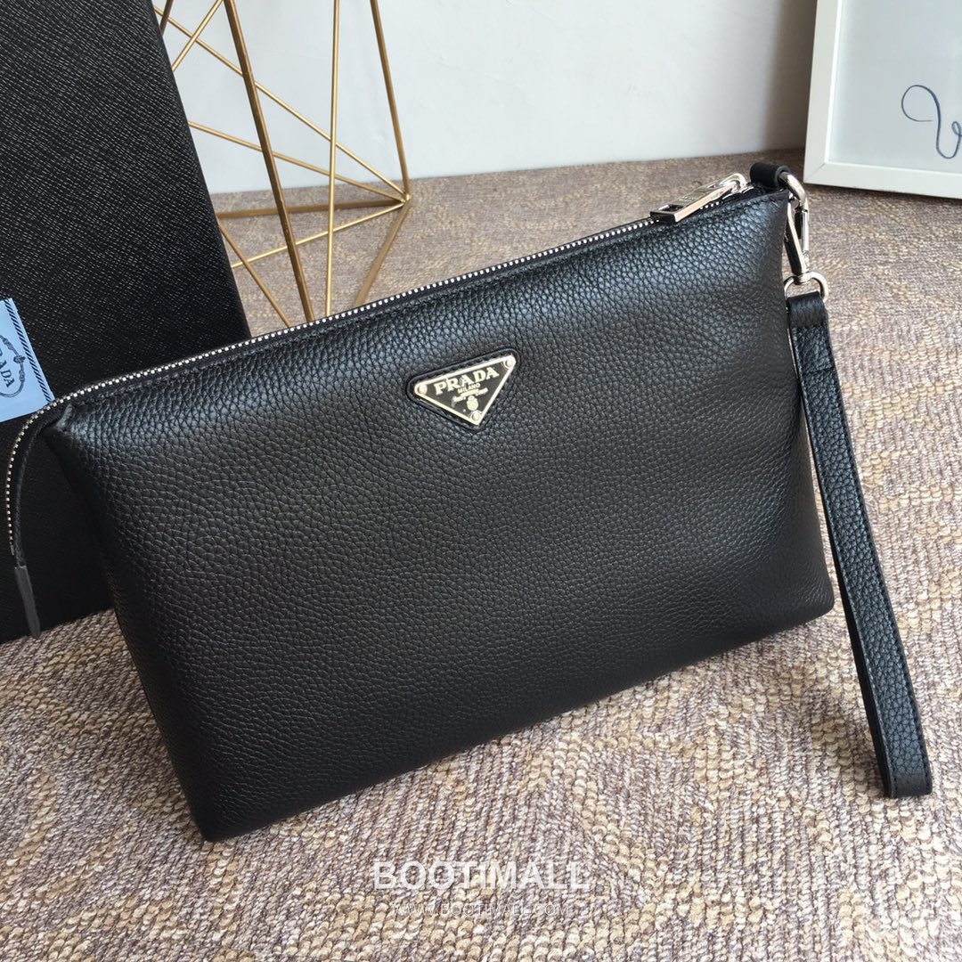Prada Deer Grain Leather Clutch Bag with Logo Detail 프라다 디어 그레인 레더 로고 클러치백 29cm 3