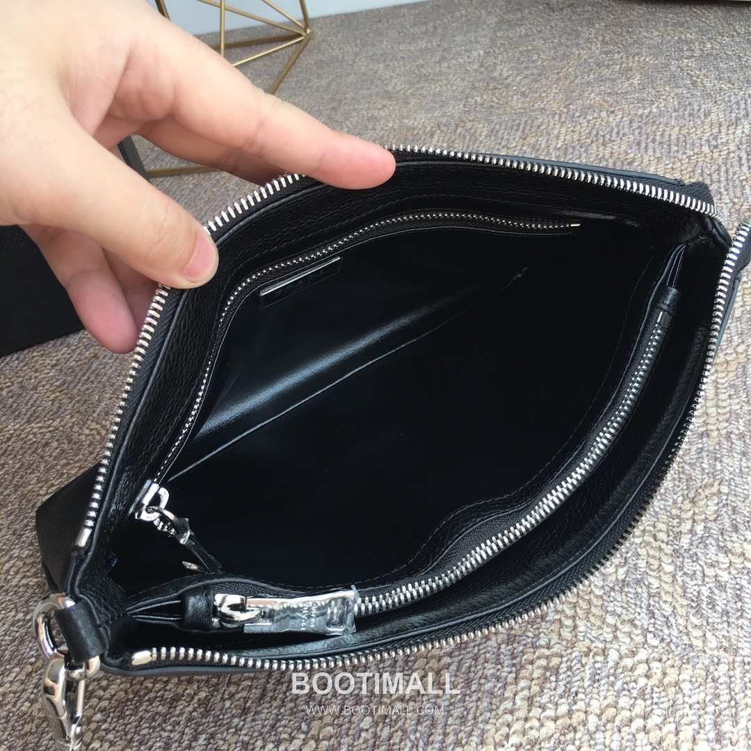 Prada Deer Grain Leather Clutch Bag with Logo Detail 프라다 디어 그레인 레더 로고 클러치백 29cm 7