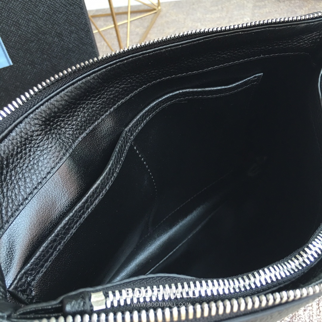 Prada Deer Grain Leather Clutch Bag with Logo Detail 프라다 디어 그레인 레더 로고 클러치백 29cm 8