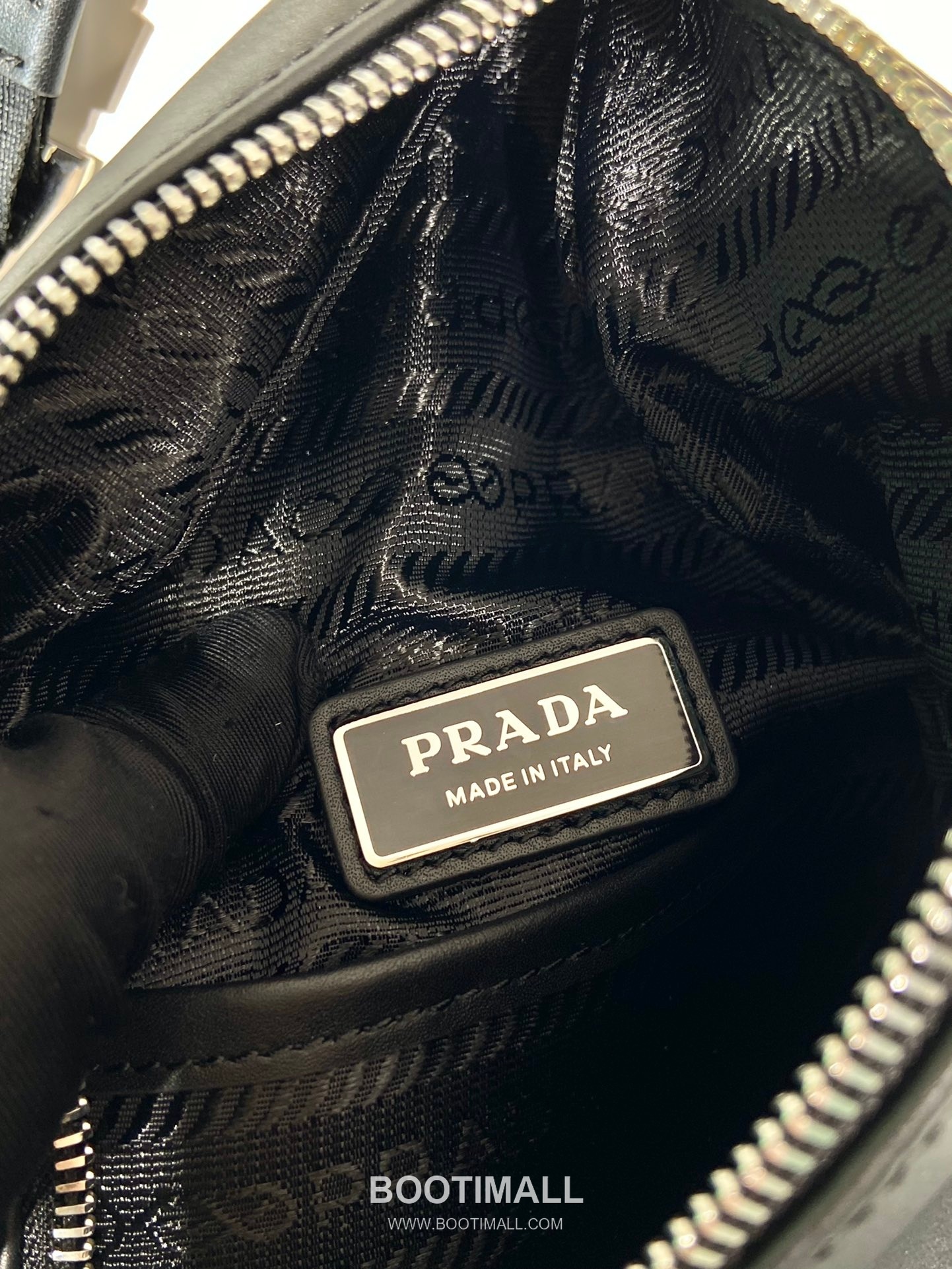 Prada Nappa Leather Sling Backpack with Embossed Logo Detail 프라다 나파 레더 엠보싱 로고 슬링 백팩 2VZ098 17cm 9