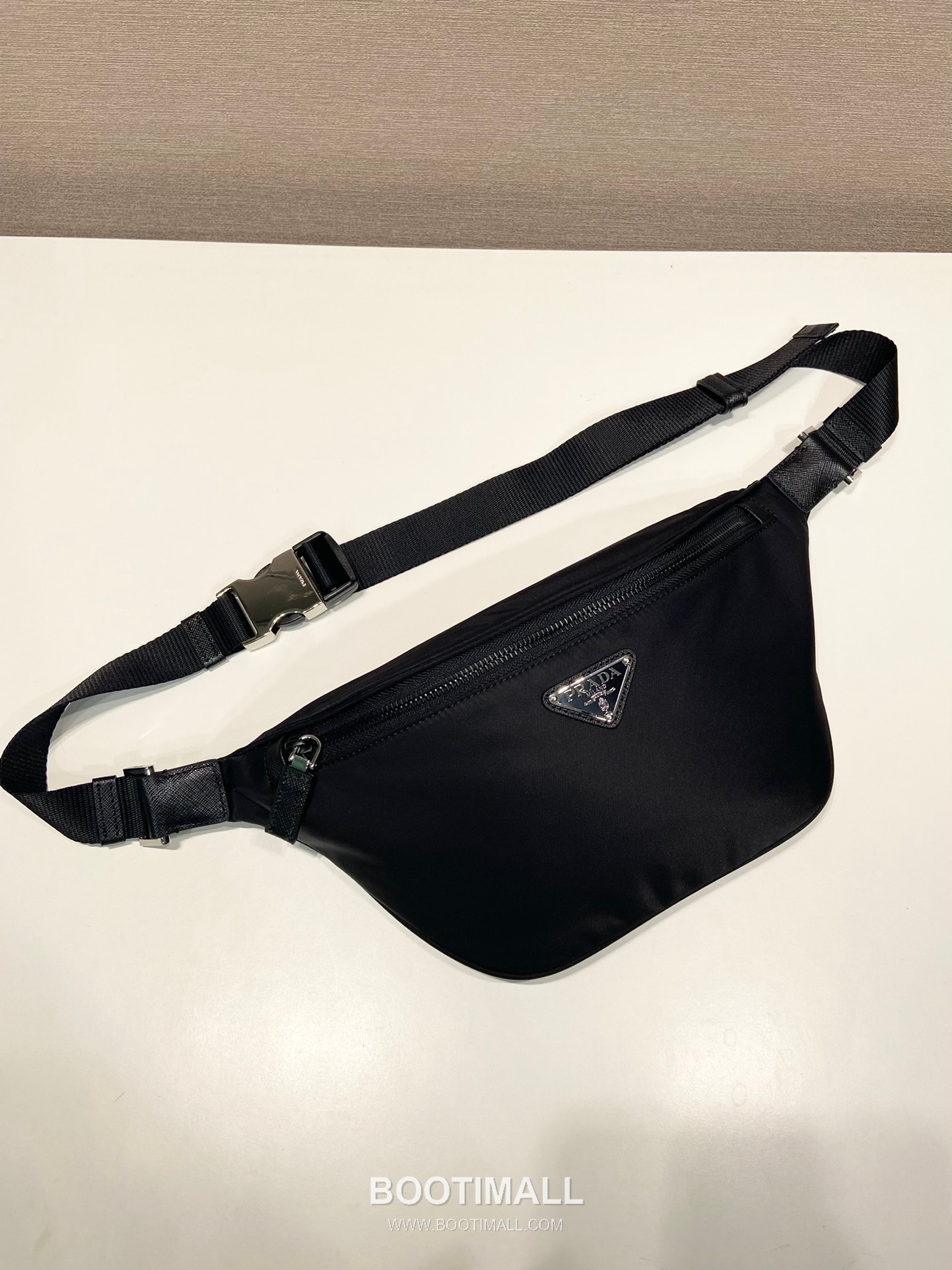 Prada Nylon Waist Bag with Adjustable Strap and Crossbody Design 프라다 나일론 스트랩 멀티웨이 웨이스트백 2VL033A 20cm 3