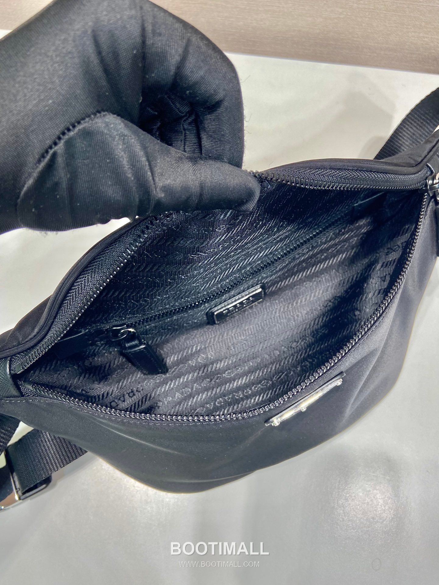 Prada Nylon Waist Bag with Adjustable Strap and Crossbody Design 프라다 나일론 스트랩 멀티웨이 웨이스트백 2VL033A 20cm 8