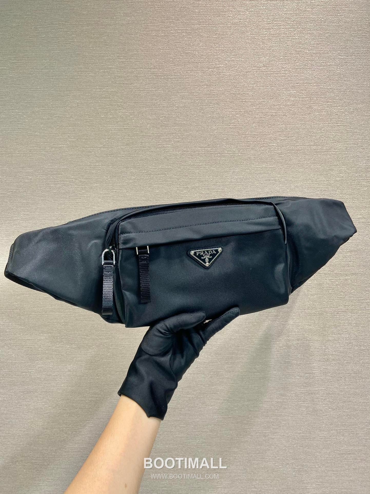 Prada Nylon Waist Bag with Front Pocket and Zip Closure 프라다 나일론 프론트 포켓 지퍼 웨이스트백 2VL978 23cm 1