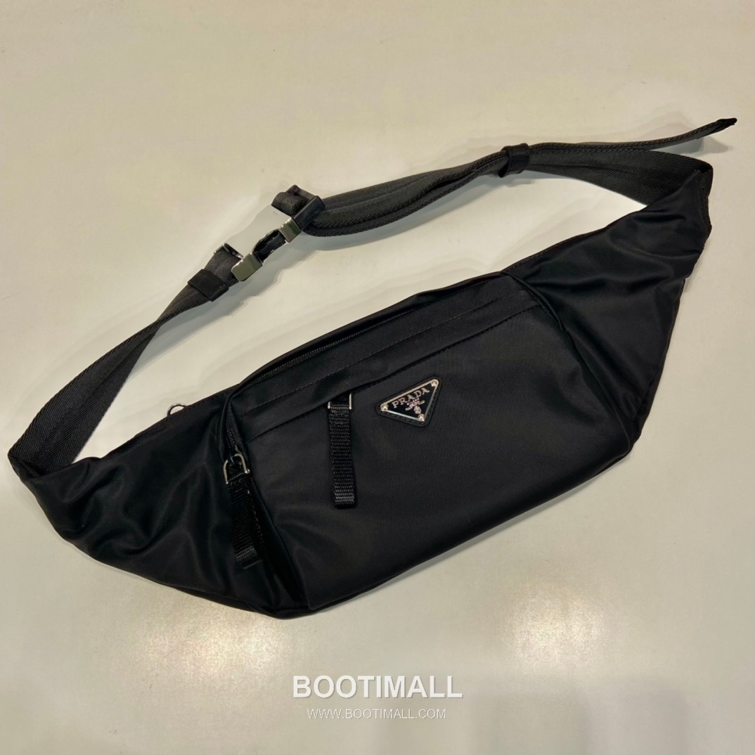Prada Nylon Waist Bag with Front Pocket and Zip Closure 프라다 나일론 프론트 포켓 지퍼 웨이스트백 2VL978 23cm 3