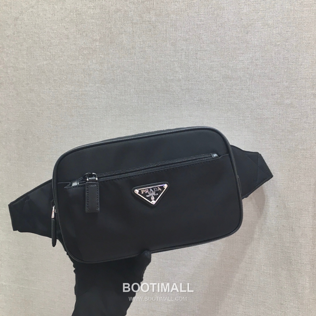 Prada Nylon Waist Bag with Buckle Strap and Triangle Logo 프라다 나일론 버클 스트랩 삼각로고 웨이스트백 2VL977 21cm 1