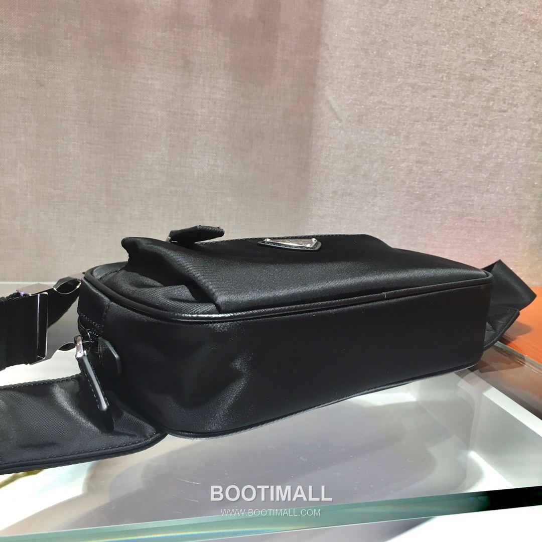 Prada Nylon Waist Bag with Buckle Strap and Triangle Logo 프라다 나일론 버클 스트랩 삼각로고 웨이스트백 2VL977 21cm 4