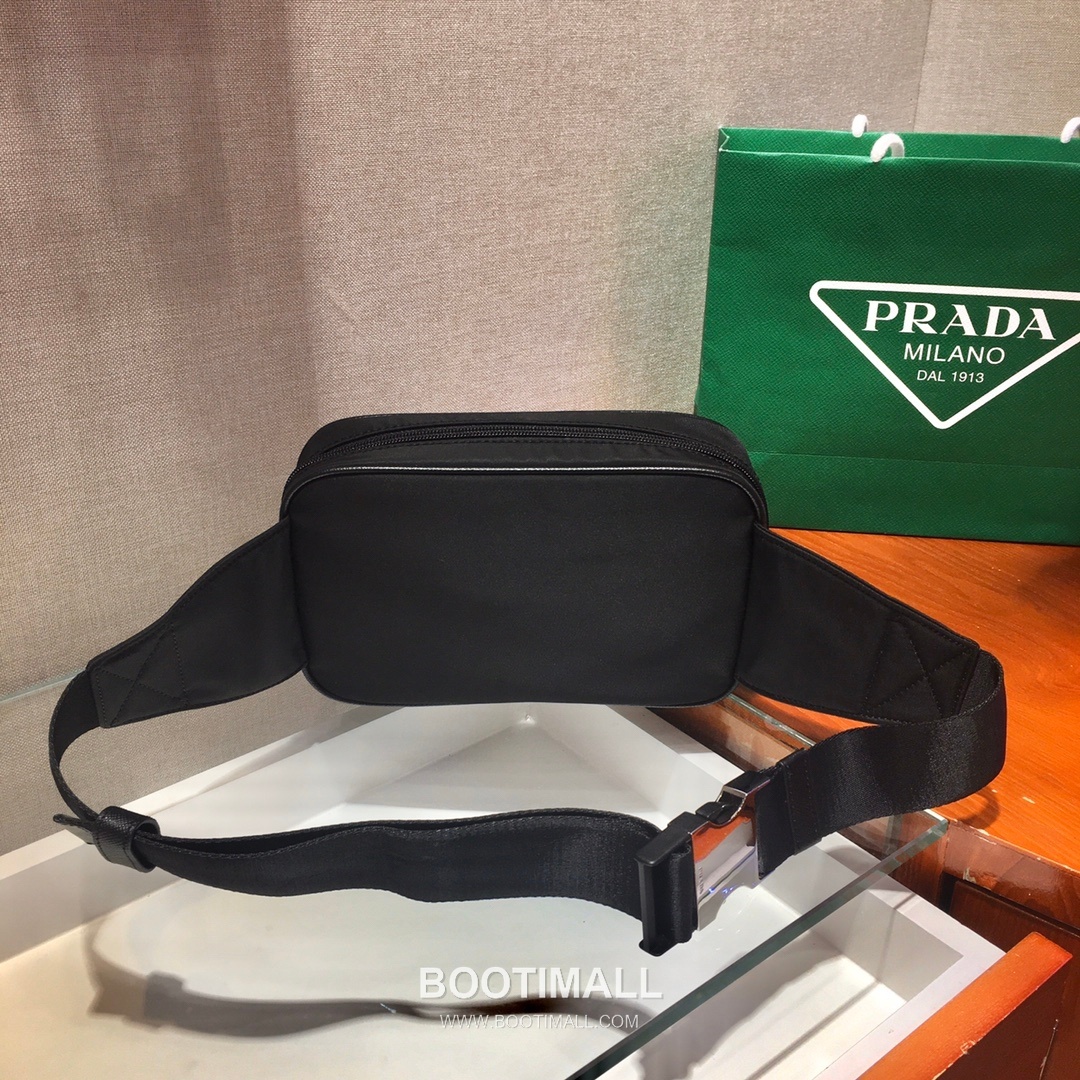 Prada Nylon Waist Bag with Buckle Strap and Triangle Logo 프라다 나일론 버클 스트랩 삼각로고 웨이스트백 2VL977 21cm 5