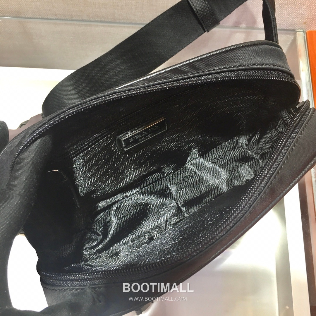 Prada Nylon Waist Bag with Buckle Strap and Triangle Logo 프라다 나일론 버클 스트랩 삼각로고 웨이스트백 2VL977 21cm 9