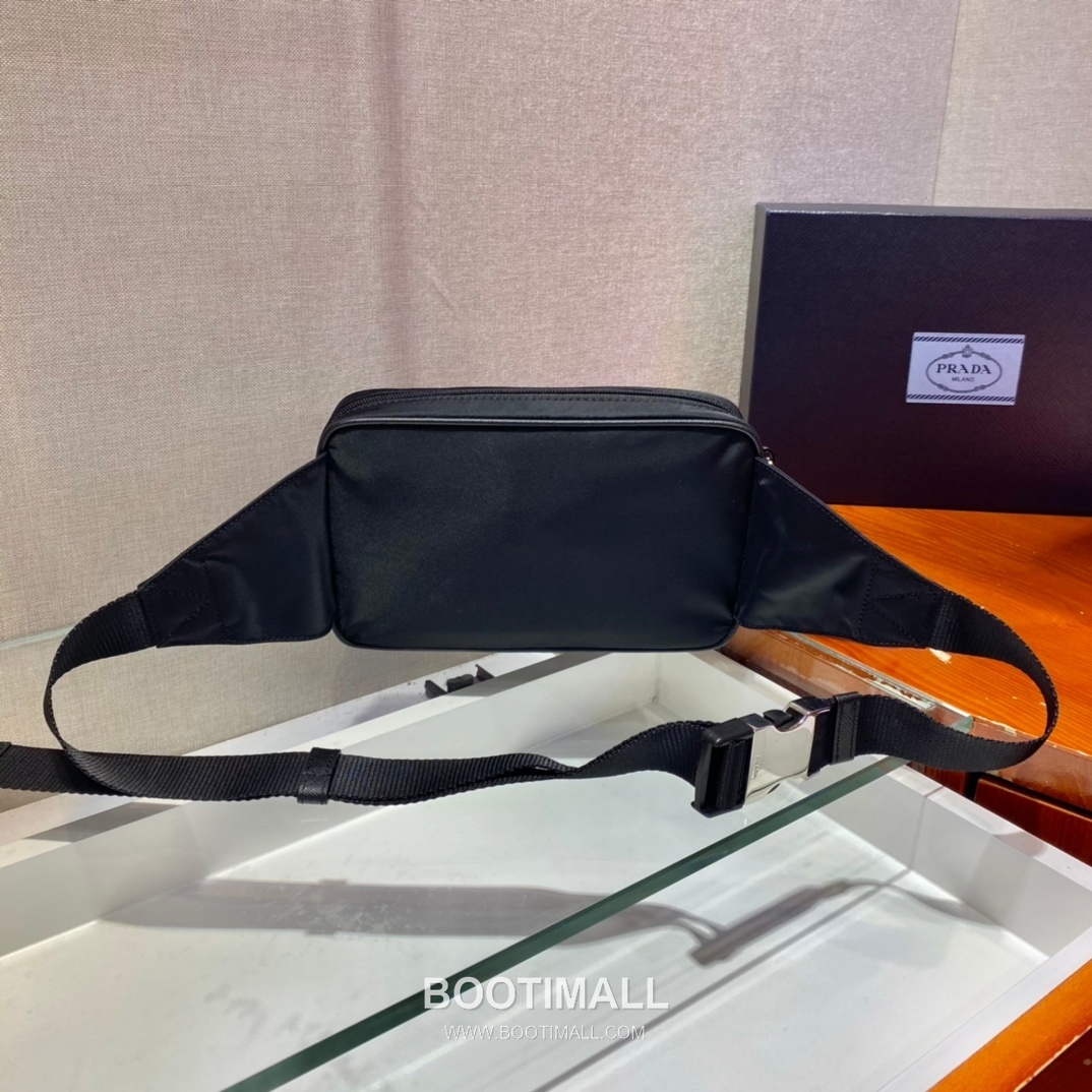 Prada Nylon Leather Waist Bag with Logo Detail and Zip Closure 프라다 나일론 레더 로고 디테일 지퍼 웨이스트백 1BL010 21cm 5