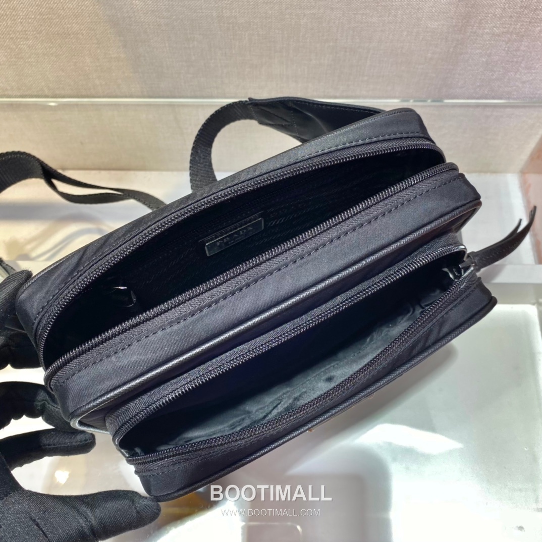 Prada Nylon Leather Waist Bag with Logo Detail and Zip Closure 프라다 나일론 레더 로고 디테일 지퍼 웨이스트백 1BL010 21cm 7