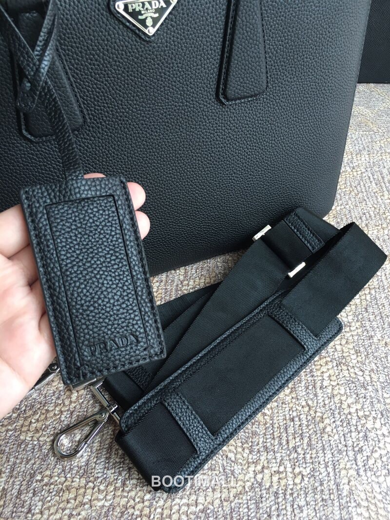 Prada Deer Grain Leather Tote Bag with Full Leather Construction 프라다 디어 그레인 레더 풀레더 토트백 36.5cm 3