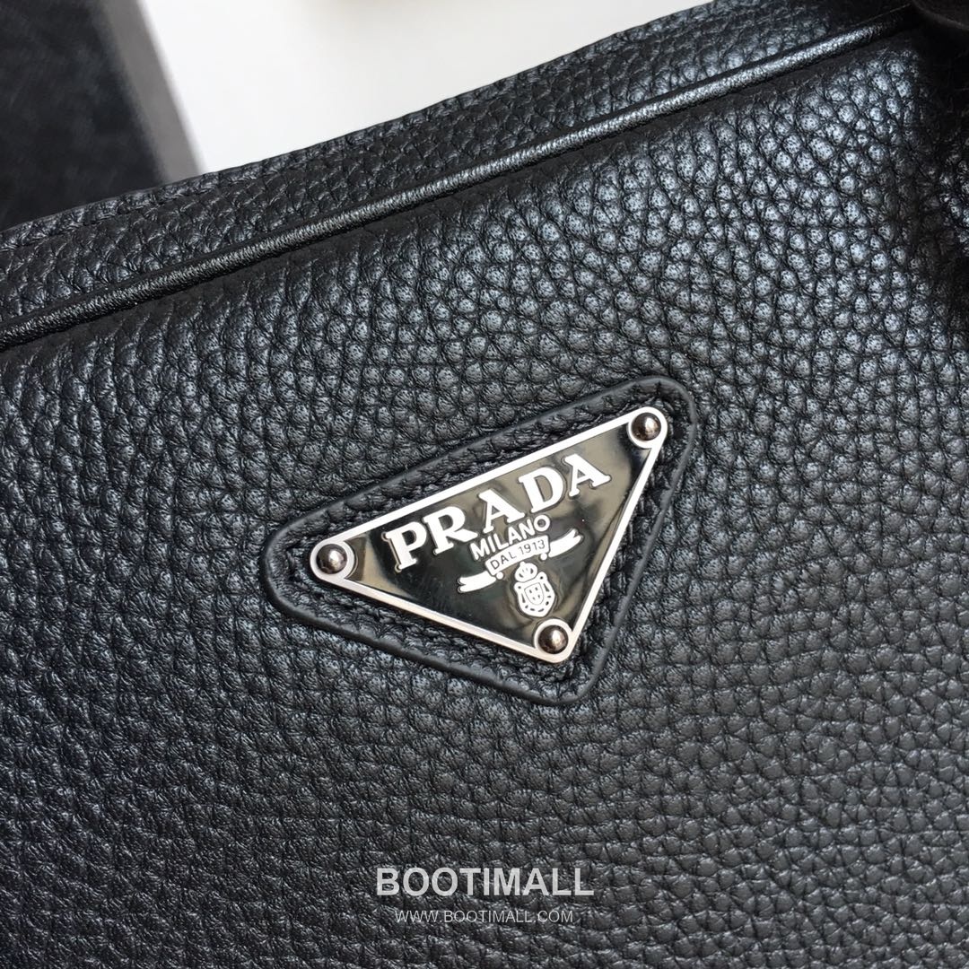 Prada Deer Grain Calfskin Briefcase with Gunmetal Hardware 프라다 디어 그레인 카프스킨 건메탈 하드웨어 브리프케이스 2VE368 36cm 3