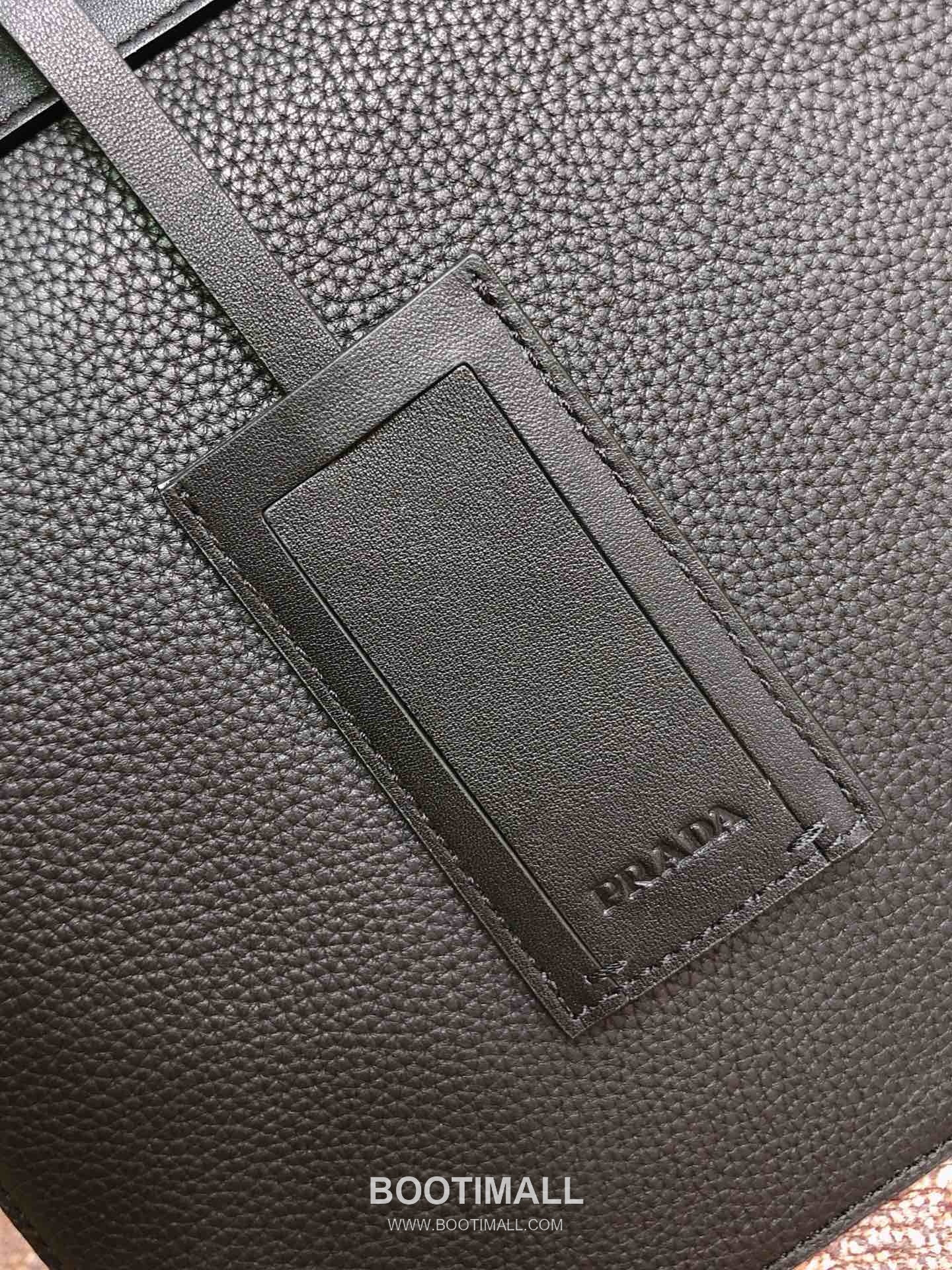 Prada Calfskin Tote Bag with Dual Handles and Magnetic Pocket Detail 프라다 카프스킨 듀얼 핸들 마그네틱 포켓 토트백 2VG041 40cm 3