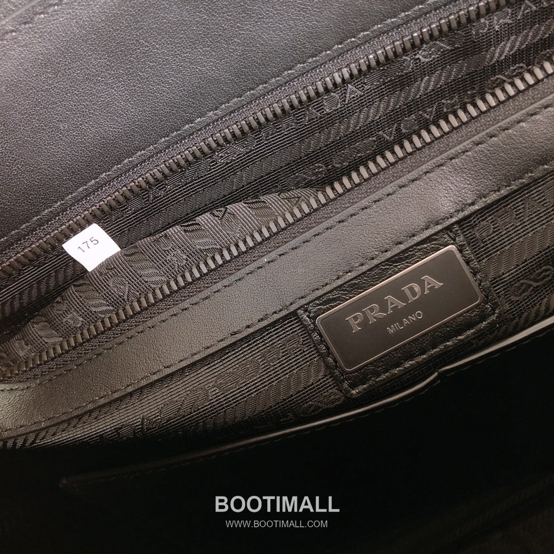 Prada Calfskin Tote Bag with Dual Handles and Magnetic Pocket Detail 프라다 카프스킨 듀얼 핸들 마그네틱 포켓 토트백 2VG041 40cm 8