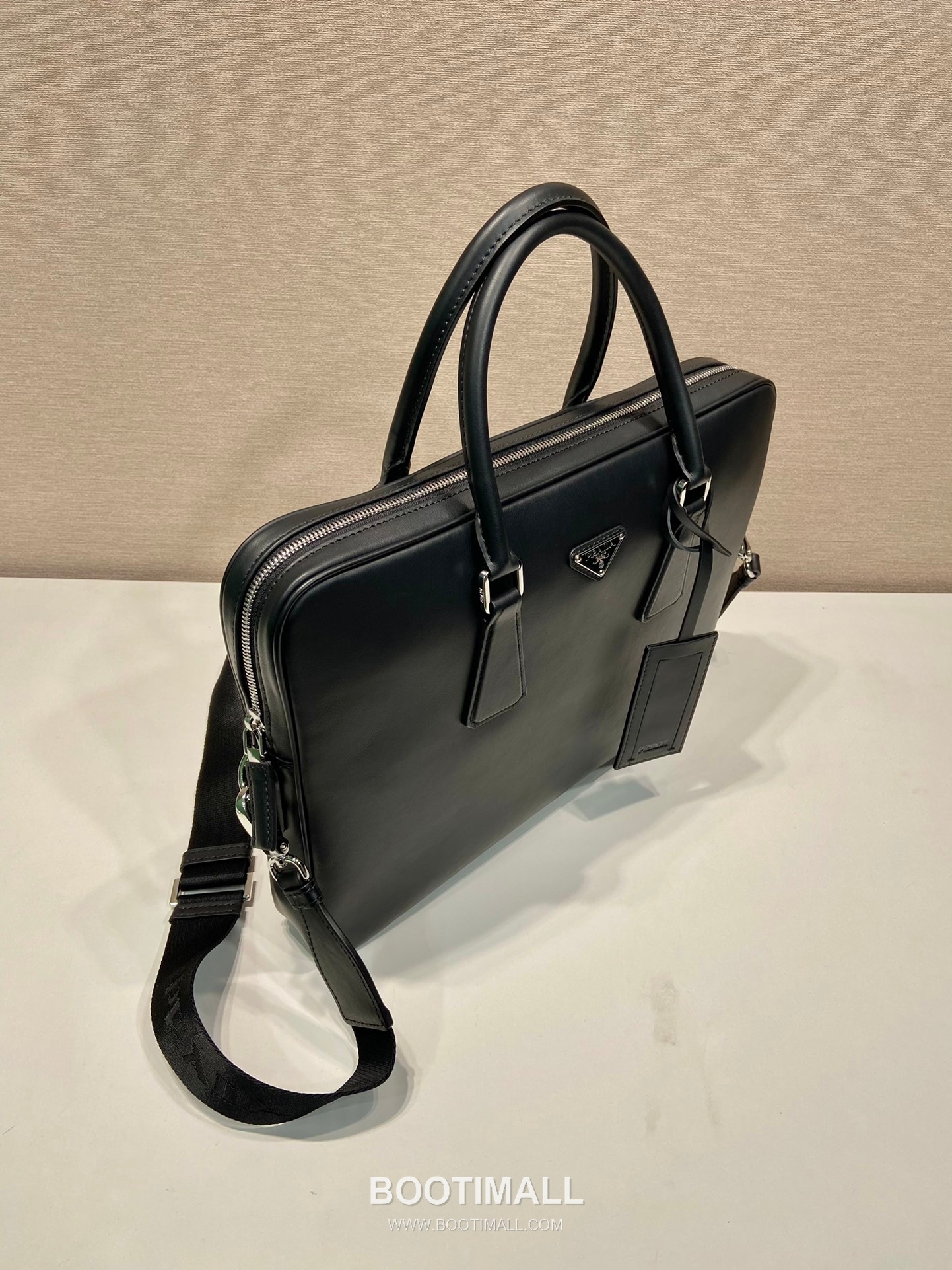 Prada Nappa Leather Briefcase with Dual Compartments and Nylon Strap 프라다 나파 레더 듀얼 컴파트먼트 나일론 스트랩 브리프케이스 2VE368 36cm 3
