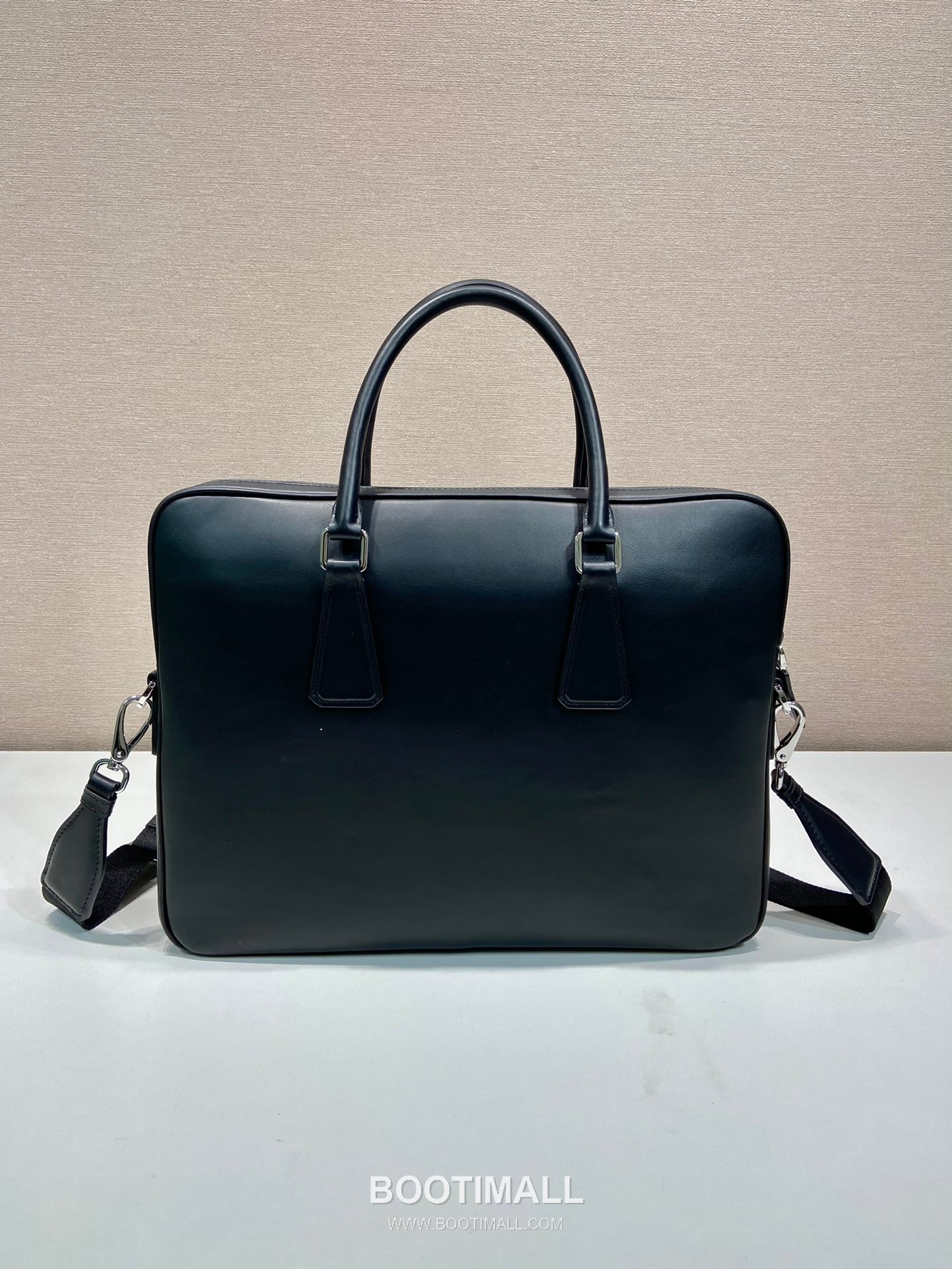 Prada Nappa Leather Briefcase with Dual Compartments and Nylon Strap 프라다 나파 레더 듀얼 컴파트먼트 나일론 스트랩 브리프케이스 2VE368 36cm 4