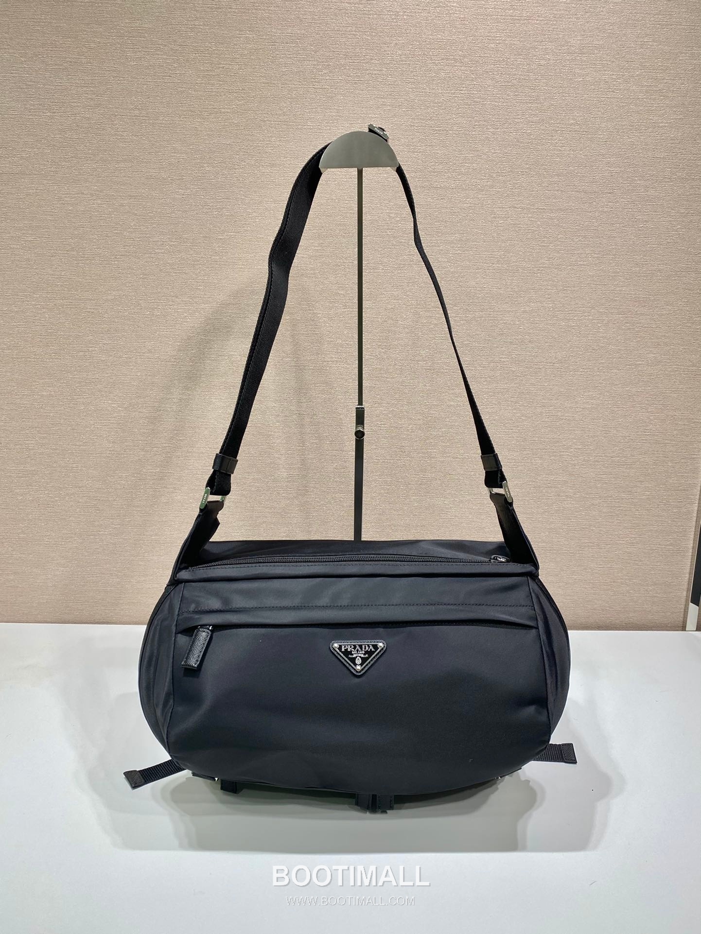 Prada Nylon Saffiano Leather Flap Messenger Bag with Triangle Logo 프라다 나일론 사피아노 레더 플랩 메신저백 2VH991A 32cm 1