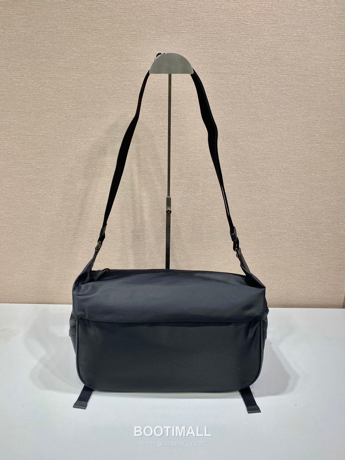 Prada Nylon Saffiano Leather Flap Messenger Bag with Triangle Logo 프라다 나일론 사피아노 레더 플랩 메신저백 2VH991A 32cm 4