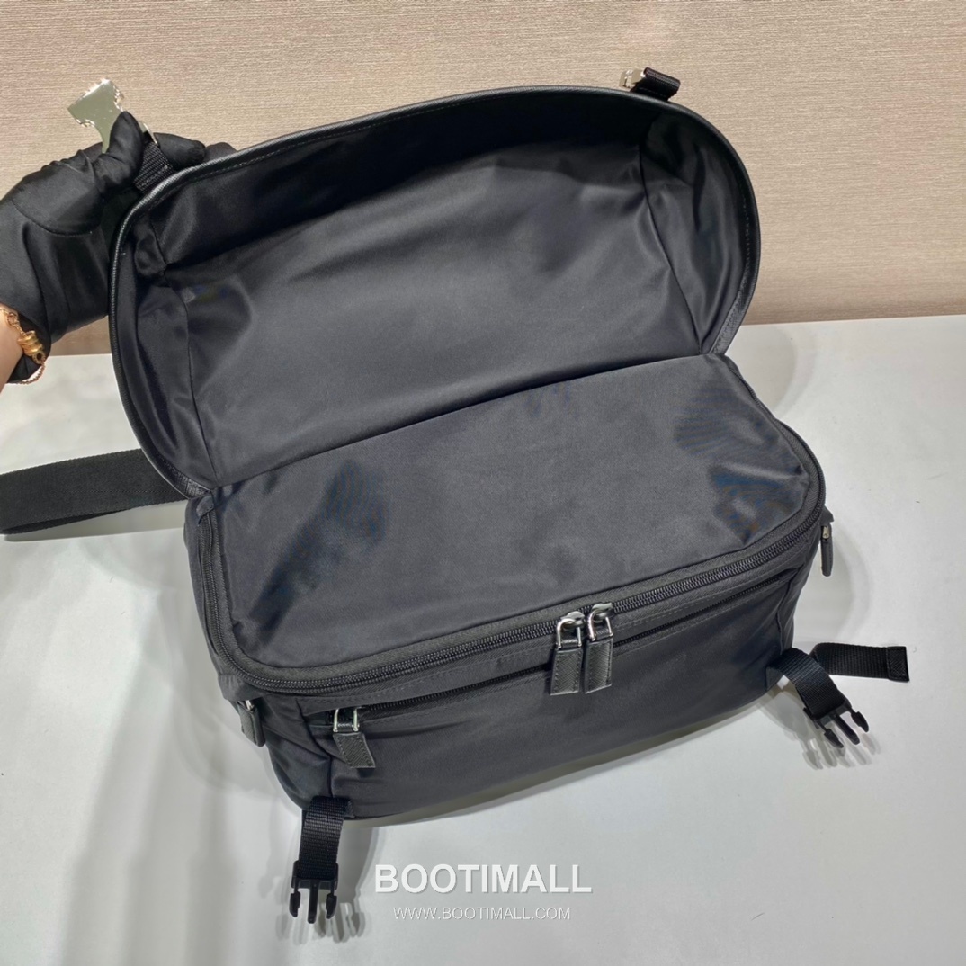 Prada Nylon Saffiano Leather Flap Messenger Bag with Triangle Logo 프라다 나일론 사피아노 레더 플랩 메신저백 2VH991A 32cm 6