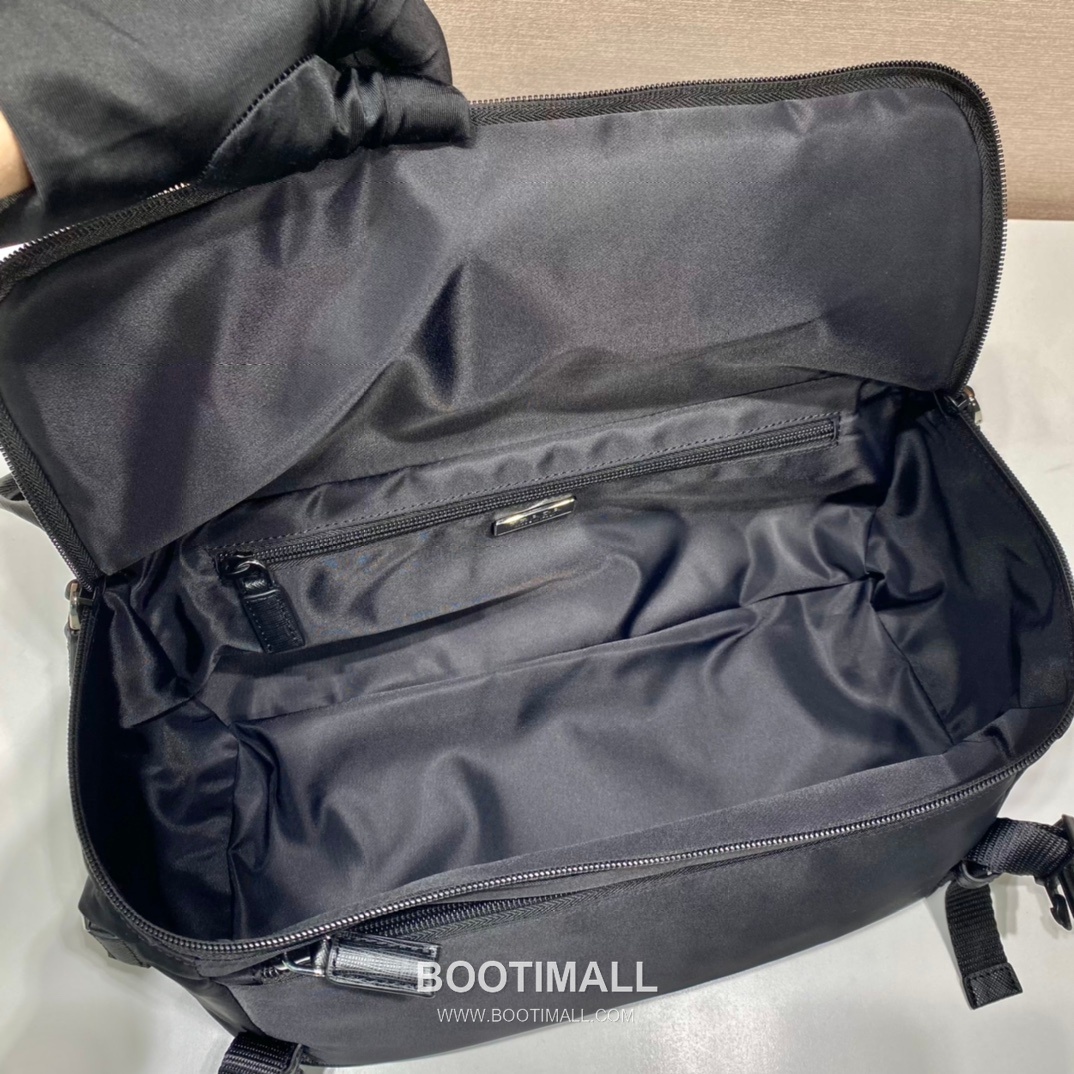 Prada Nylon Saffiano Leather Flap Messenger Bag with Triangle Logo 프라다 나일론 사피아노 레더 플랩 메신저백 2VH991A 32cm 8