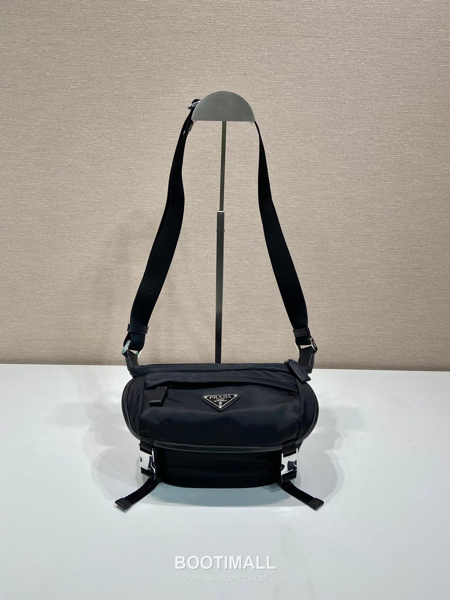 Prada Nylon Saffiano Leather Mini Flap Messenger Bag with Triangle Logo 프라다 나일론 사피아노 레더 미니 플랩 메신저백 2VH171 20cm 2