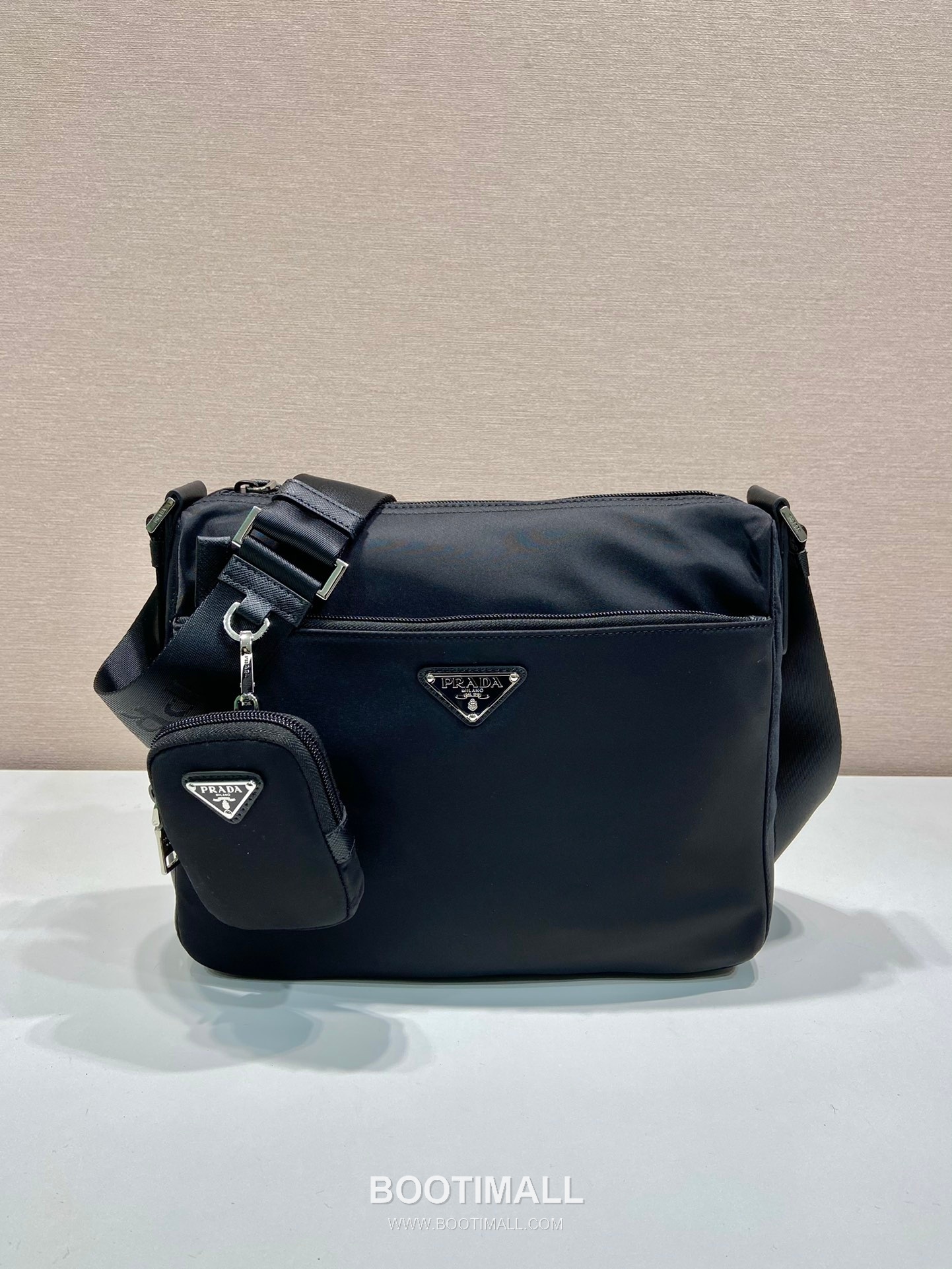 Prada Fabric Shoulder Bag with Detachable Pouch and Triangle Logo 프라다 패브릭 탈부착 파우치 삼각로고 숄더백 1BC421 30cm 1