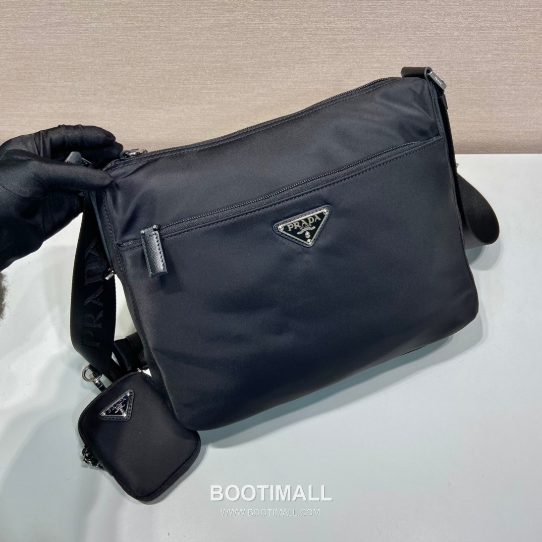 Prada Fabric Shoulder Bag with Detachable Pouch and Triangle Logo 프라다 패브릭 탈부착 파우치 삼각로고 숄더백 1BC421 30cm 2