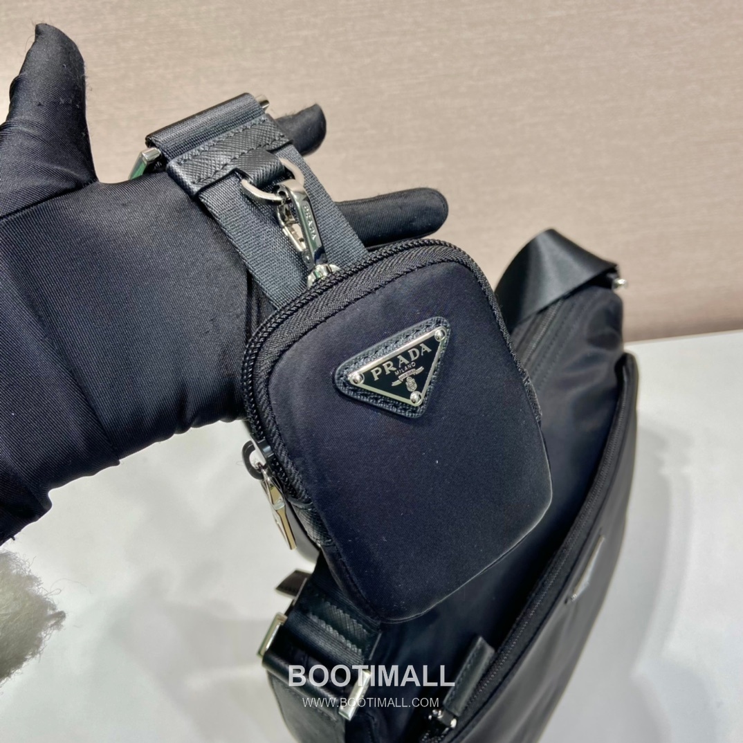 Prada Fabric Shoulder Bag with Detachable Pouch and Triangle Logo 프라다 패브릭 탈부착 파우치 삼각로고 숄더백 1BC421 30cm 7