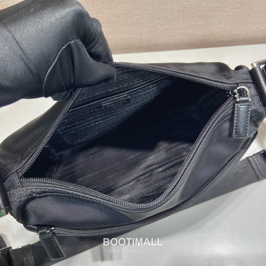 Prada Fabric Shoulder Bag with Detachable Pouch and Triangle Logo 프라다 패브릭 탈부착 파우치 삼각로고 숄더백 1BC421 30cm 8