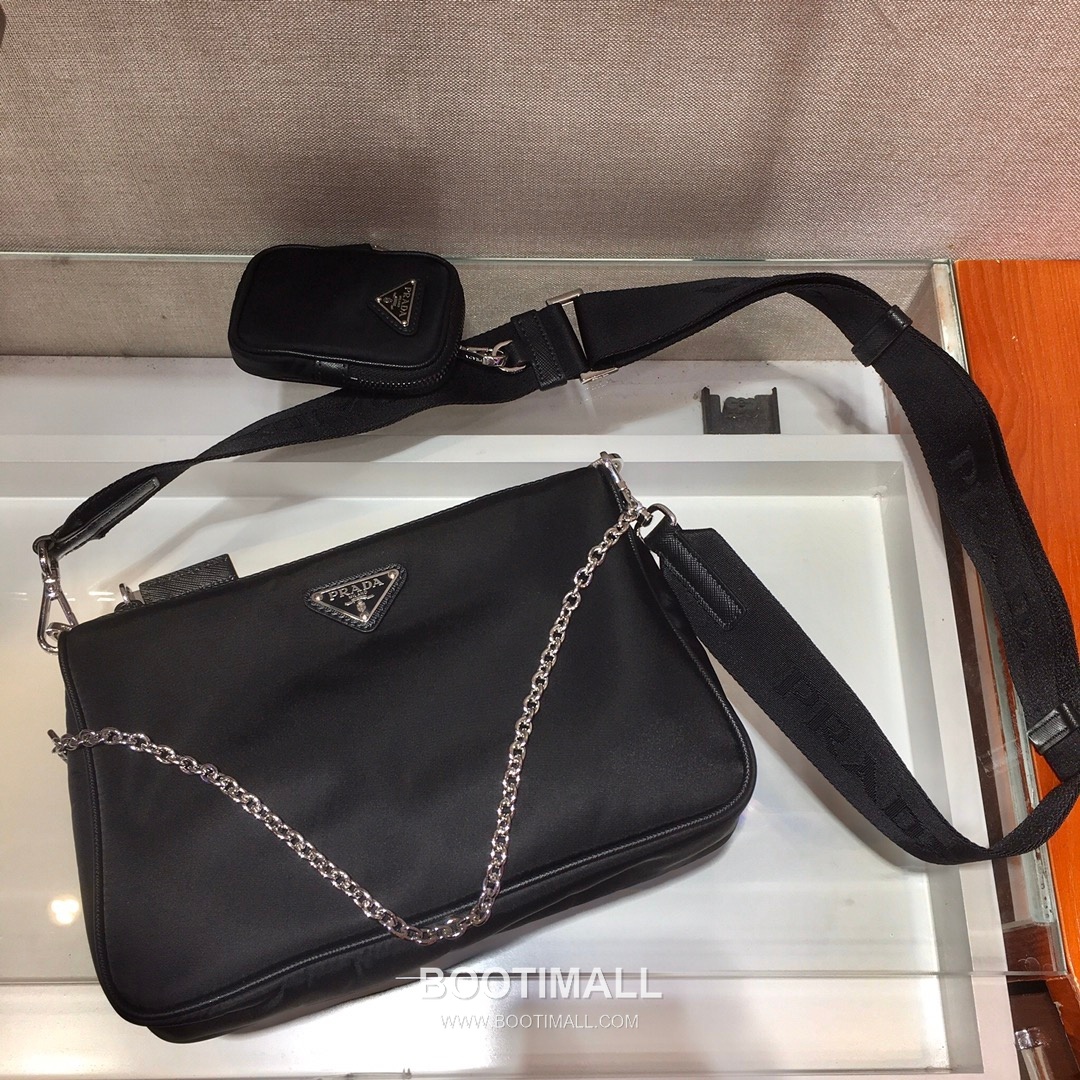 Prada Nylon Chain Strap Crossbody Bag with Detachable Pouch and Logo Detail 프라다 나일론 체인 스트랩 탈부착 파우치 크로스백 2VH113 24cm 1